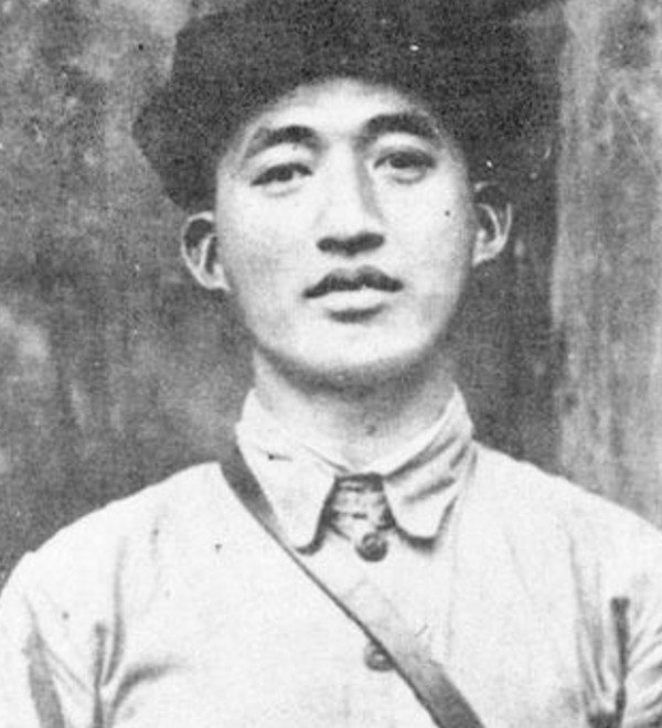 軍長處決師長，擔心別人放人親自監督執行，徐海東很驚訝