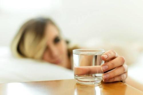 早晨在刷牙前喝水,就相當於喝“細菌”?口腔中真的這麼髒嗎 早晨在刷牙前喝水,就相當於喝“細菌”?口腔中真的這麼髒嗎