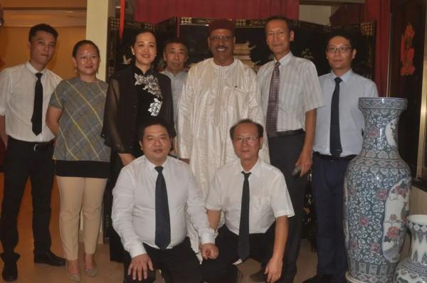 28年前中國姑娘遠嫁非洲黑人，從父母反對到中尼斷交，終修成正果