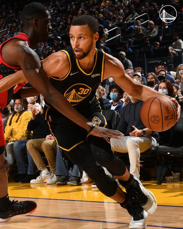 三分17中6！庫裡距雷阿倫紀錄僅剩9個，遺憾未能主場升歷史第一