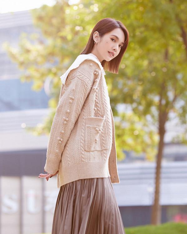 楊丞琳的穿搭真是寒冬的一股暖流，毛衣半裙甜糯清純，溫暖又治癒