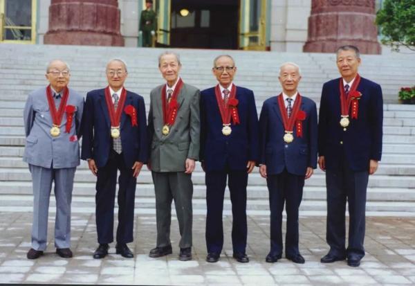 王希季的百歲生日｜“兩彈一星功勳獎章”獲得者