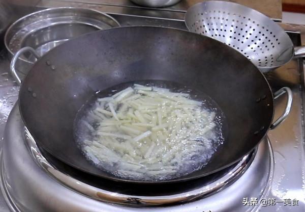 蓮藕怎麼炒清脆不發黑,廚師長告訴你技巧,脆嫩可口,酸辣入味 蓮藕怎麼炒清脆不發黑,廚師長告訴你技巧,脆嫩可口,酸辣入味