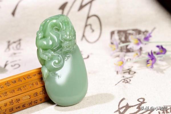 龍是九五之尊，四靈之首，更是天子的代表，象徵著權勢、尊貴