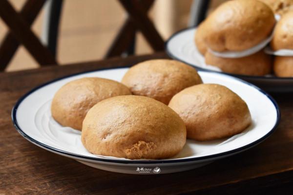 這包子餡料又香又營養,一次性發酵暄軟又省時,比紅糖饅頭還好吃 這包子餡料又香又營養,一次性發酵暄軟又省時,比紅糖饅頭還好吃