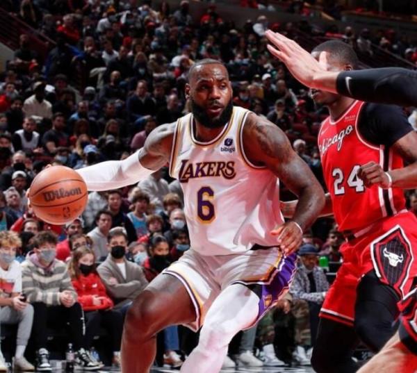 德羅贊38分，詹姆斯31分14籃板，公牛險勝湖人