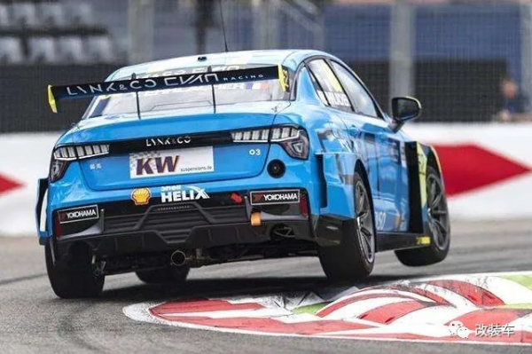 00後大學生改裝領克03+,擁有WTCR年度冠軍車同款顏色 00後大學生改裝領克03+,擁有WTCR年度冠軍車同款顏色