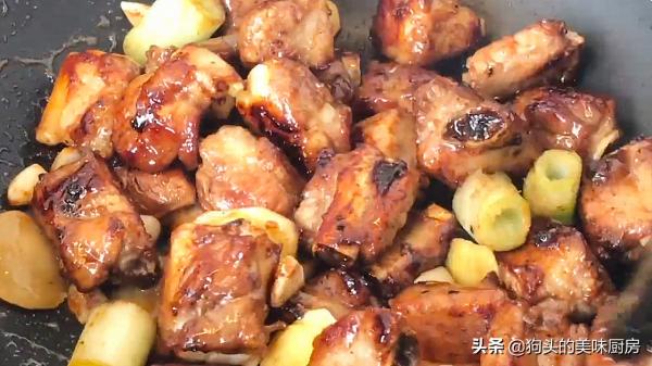 做排骨，切記不要焯水跟油炸了，教你一個做法，軟爛脫骨，超下飯