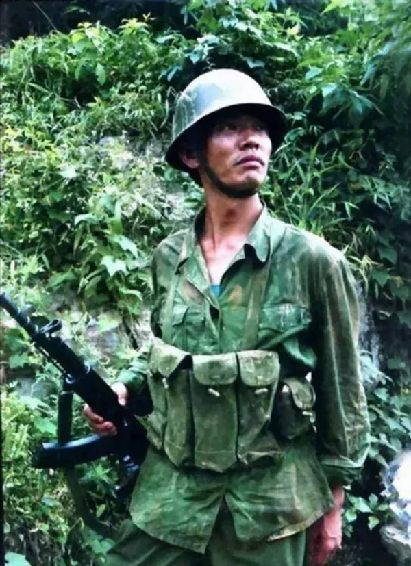 中國81式胸掛，雖然效能並不出色設計保守，但卻終能成為一代經典