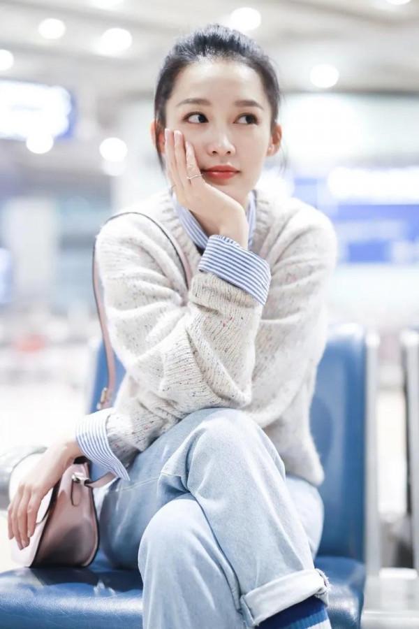 精美圖集｜李沁五官精緻，氣質優雅