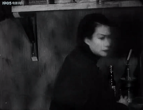 18歲出道,首演繁漪,因拍戲懷孕遭男友拋棄,53歲含恨離世 18歲出道,首演繁漪,因拍戲懷孕遭男友拋棄,53歲含恨離世