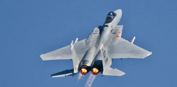 空軍拜年影片&OpenCurlyDoubleQuote;灰頭殲-11BG&rdquo;異常顯眼，殲-11B還有未來嗎？