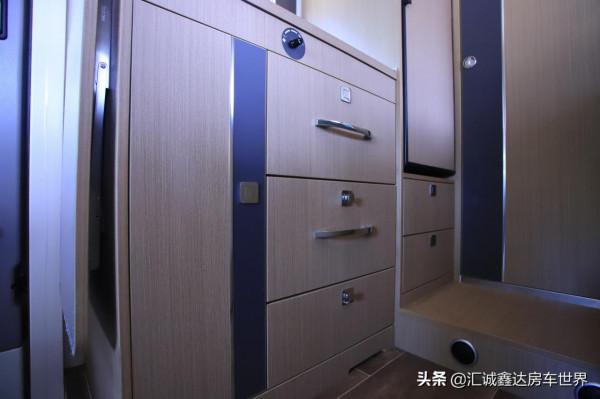 ​老少皆宜的高顏值酒店型瑞弗房車!5座5臥佈局,還帶雙發電機 ​老少皆宜的高顏值酒店型瑞弗房車!5座5臥佈局,還帶雙發電機