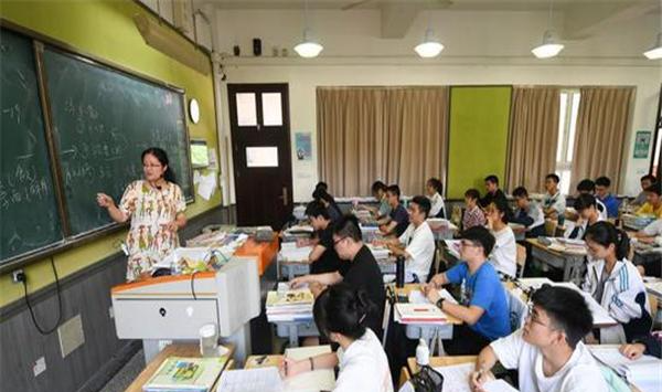 中考在即,父母需要“全路線陪同考試”嗎?父母的看法很現實 中考在即,父母需要“全路線陪同考試”嗎?父母的看法很現實