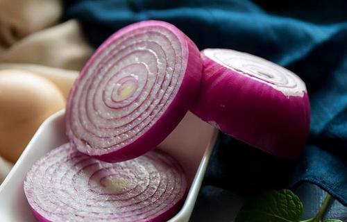 愛吃就賺了！冬天不妨常吃3種食物，洋蔥軟化血管防血栓