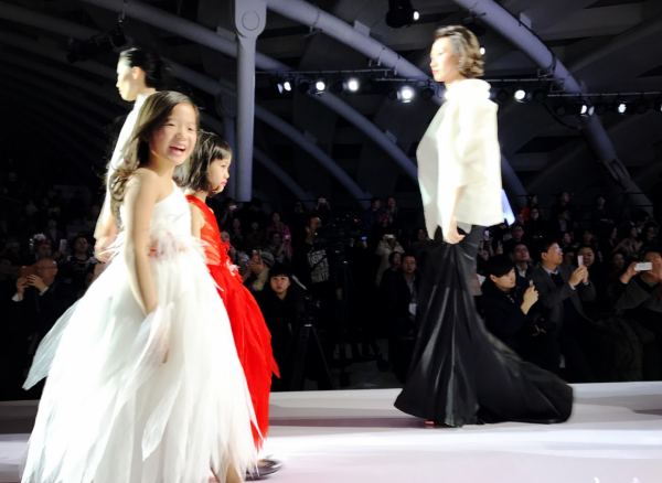 長相浪費基因？這些星二代，明明跟父母共用一張臉