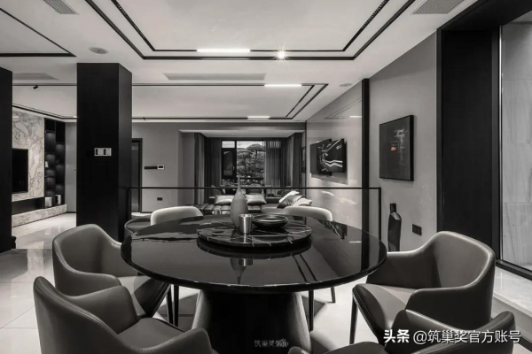 我就想把家設計成純黑色怎麼了？設計師：沒問題，安排