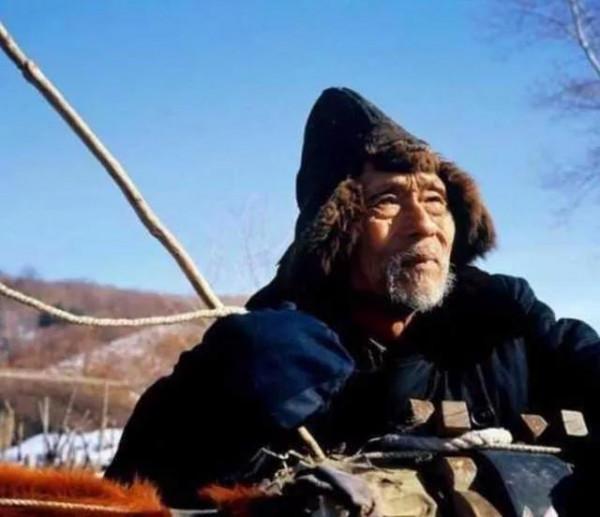 2019年,大黑狗思念主人,每天上山拜墳 2019年,大黑狗思念主人,每天上山拜墳