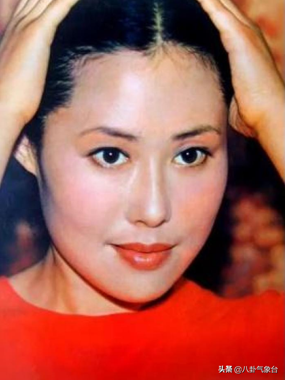 哈斯高娃：不滿騰格爾“嗜酒如命”離婚，單身26年不婚不育