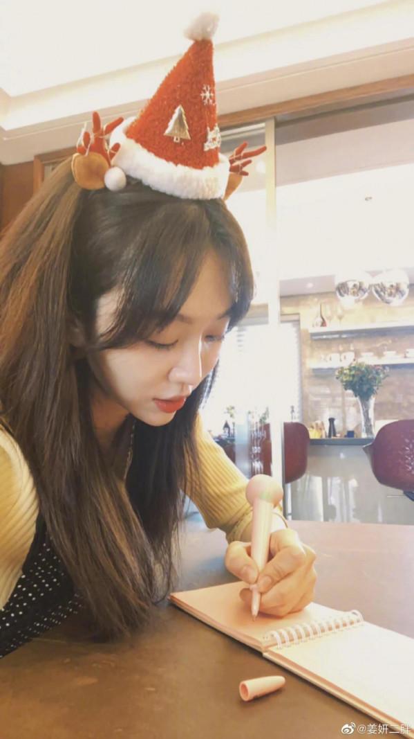 趙雅芝變馮程程，張鈞甯像雪精靈！分分秒秒被女明星聖誕照破防了