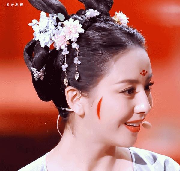 5位有梨渦的內地女星，笑起來俏麗無雙，不笑時眼角眉梢都是風情