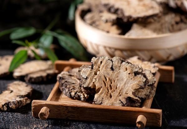 糖尿病人手腳麻木疼痛怎麼緩解？中醫8味藥材，或能幫你祛麻止痛