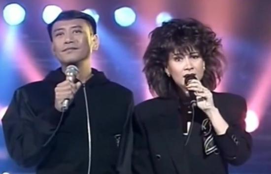 2002年，“一代妖男”羅文去世，為何鄧光榮在葬禮上怒罵劉鑾雄？