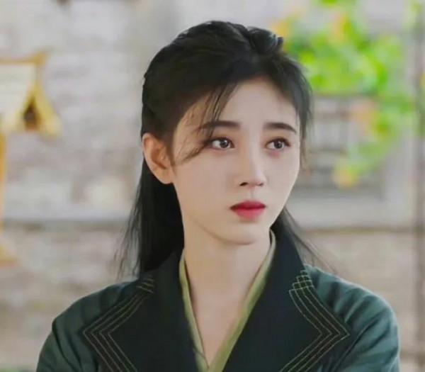 趙麗穎和楊冪的男裝造型,誰更深得你心呢? 趙麗穎和楊冪的男裝造型,誰更深得你心呢?