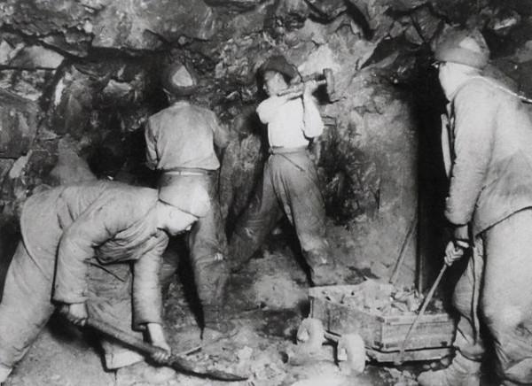 美軍飛機來襲,志願軍副營長大喊:走,逗老美去 美軍飛機來襲,志願軍副營長大喊:走,逗老美去