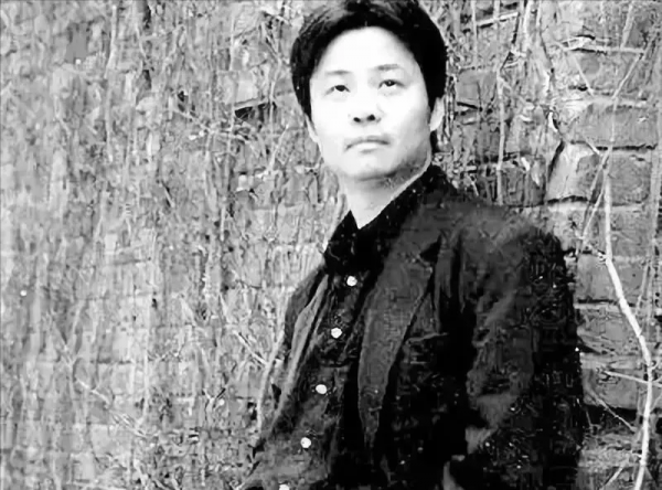 《許三觀賣血記》：人到中年，靠誰都沒有用