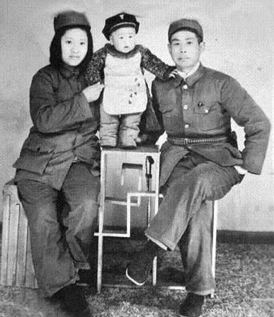 1958年一位司令員闖入中南海遭阻攔，毛主席不怒反笑：你個土佬呦