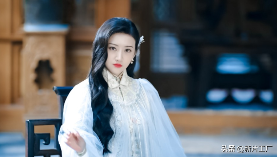 以為《長月燼明》蘇蘇夠靚了，但當“女配”登場，羅雲熙直呼絕美