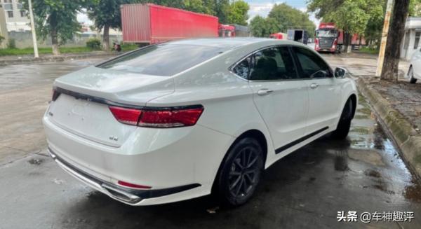 吉利博瑞撐起國產中級車一片天，尺寸比星瑞大，為啥現在不行啦