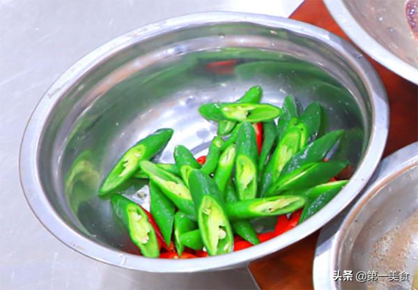 豬肝如此爆炒鮮嫩不老，廚師長分享做法和技巧，滑嫩不腥又入味