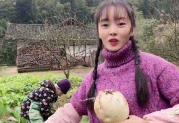 黃琴：因辭職回家照顧奶奶走紅，有車有房還領低保，賣慘第一人？