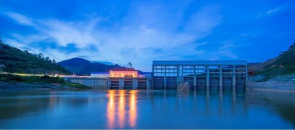 中國基建火遍全球，克服困難為國外修建水電站，這麼做意義何在？