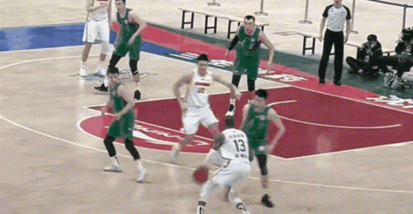 罰款收了，事還沒辦明白吧？維姆斯肘擊韓德君是否應該定個性？