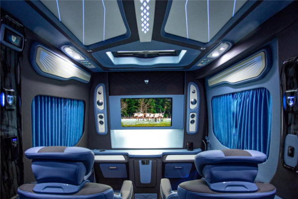 冰藍配色未來科幻感破屏而出！霍夫勒6座商務車：超豪華高檔配置