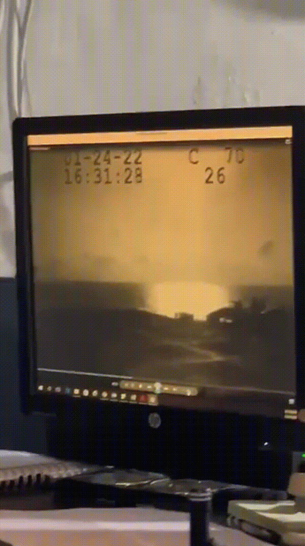 美軍F35墜海新訊息：整機噴火畫面炫酷，沒殉爆全中隊戰機算走運