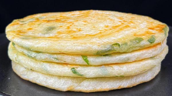 早餐別出去買了，教你簡單做家常餅，記住2個小技巧，好吃不硬