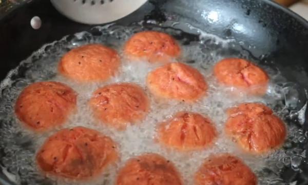 火龍果里加2雞蛋,沒想到這麼好吃,實在太香了,營養又解饞 火龍果里加2雞蛋,沒想到這麼好吃,實在太香了,營養又解饞