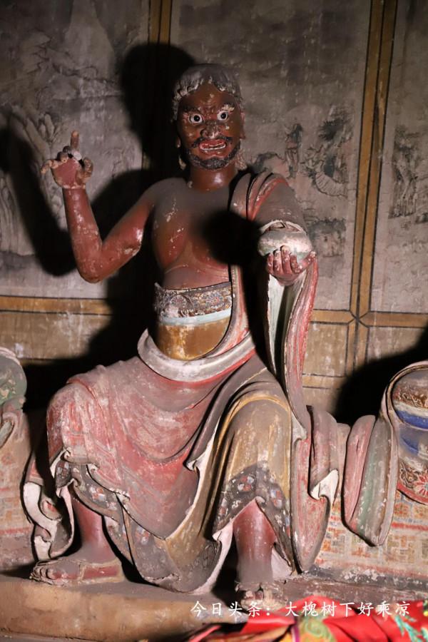 一座精美的寺院,不但有古代的塑像精品,還藏有耿市長的一幅對聯 一座精美的寺院,不但有古代的塑像精品,還藏有耿市長的一幅對聯