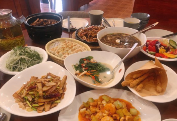 河南這家濱河館子，隨便點都好吃的地方，9個菜一家人吃到滿足