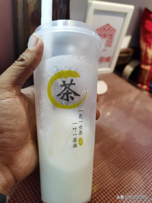 漢EV自駕新疆，打卡網紅景區伊寧六星街，排隊兩小時吃上冷飲