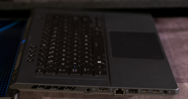 華碩ROG電競筆電2022新機動眼看，匯入MUX Switch強化GPU效能