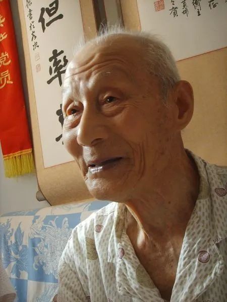 1983年山東一農民端茶倒水，被領導識破身份，22年後被請進中南海