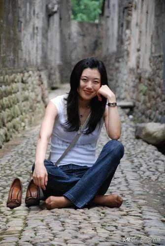 央視主持人李紅寫真集 央視主持人李紅寫真集