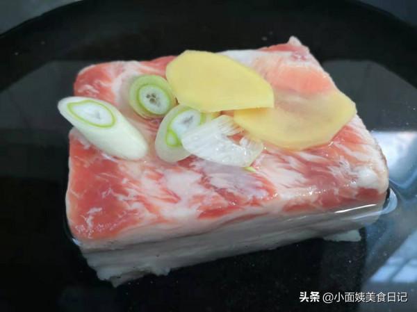 一到冬天,家人就饞這肉,簡單加料上鍋一蒸,鮮嫩多汁,真好吃 一到冬天,家人就饞這肉,簡單加料上鍋一蒸,鮮嫩多汁,真好吃