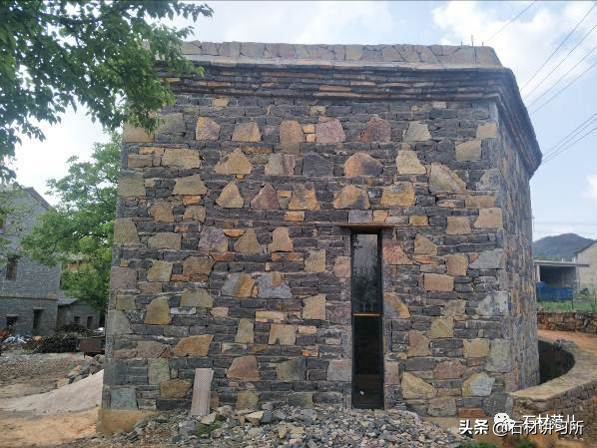&OpenCurlyDoubleQuote;石頭寨&rdquo;裡看石頭