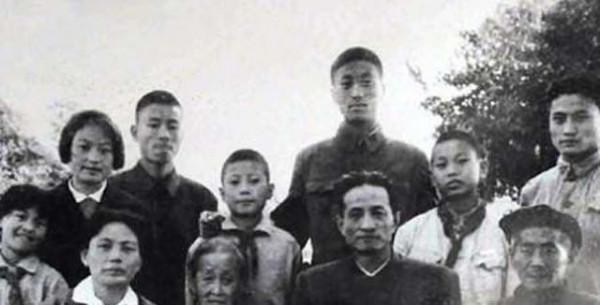 從我軍俘虜到開國中將,毛主席稱讚:我軍通訊工作的開山鼻祖 從我軍俘虜到開國中將,毛主席稱讚:我軍通訊工作的開山鼻祖